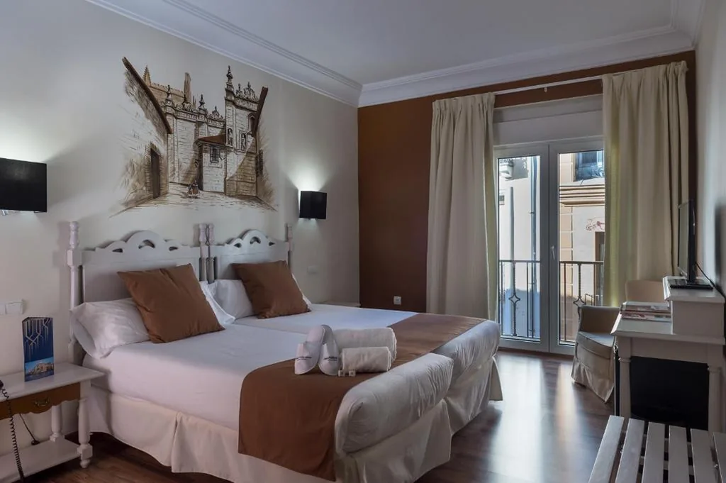 Classic Double Room with 2 Beds — Palacio Valderrabanos
