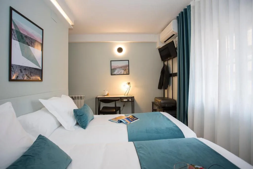 Doppelzimmer mit Bad — Palacios Rooms