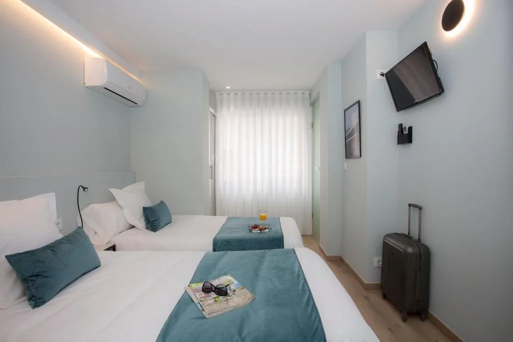 Doppelzimmer mit eigenem Bad und 2 Betten — Palacios Rooms