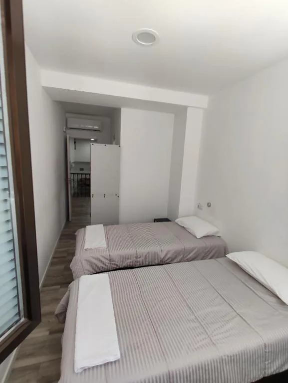 Habitación Doble con baño privado - 2 camas — Palafox 23