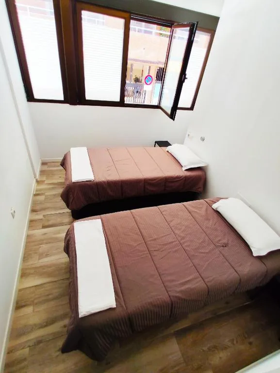Habitación Doble con baño privado - 2 camas — Palafox 23