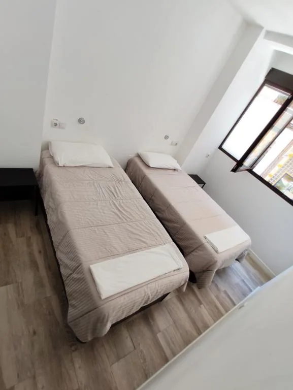 Habitación Doble con baño privado - 2 camas — Palafox 23