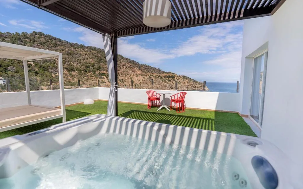 Habitación Doble Superior Deluxe con vistas panorámicas al mar — Palladium Hotel Cala Llonga - Adults Only