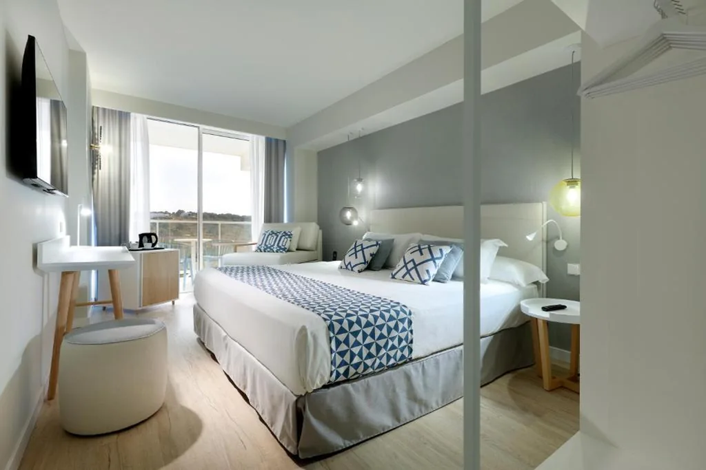 Habitación Comunicada (4 adultos) — Palladium Hotel Menorca
