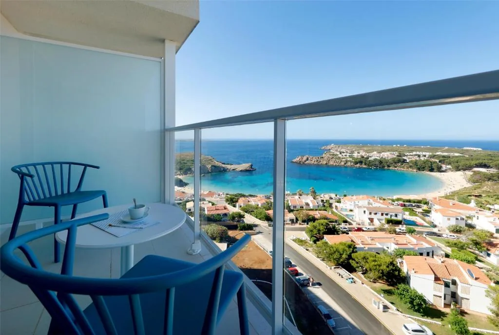 Habitación comunicada con vistas al mar (4 adultos) — Palladium Hotel Menorca