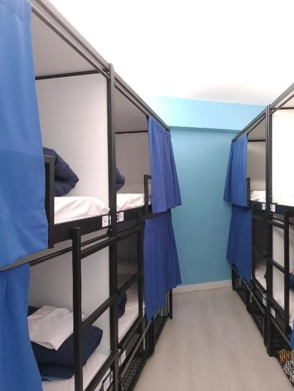 Bed in slaapzaal voor vrouwen met 8 bedden — Palma Port Hostel - Albergue Juvenil