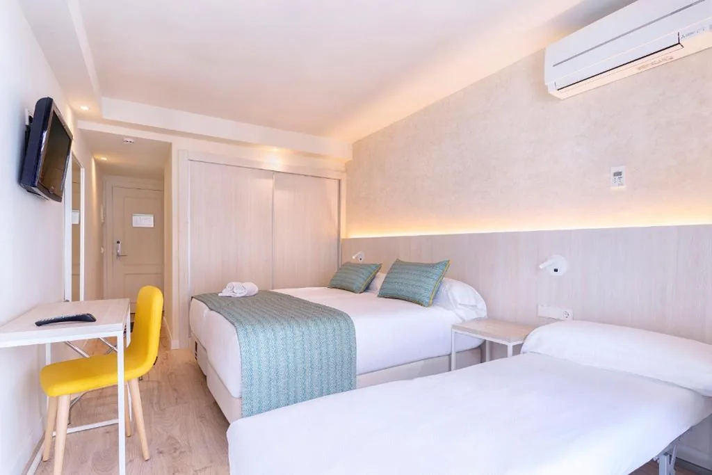 Quarto Duplo com vista para a piscina (3 adultos) — Palmasol