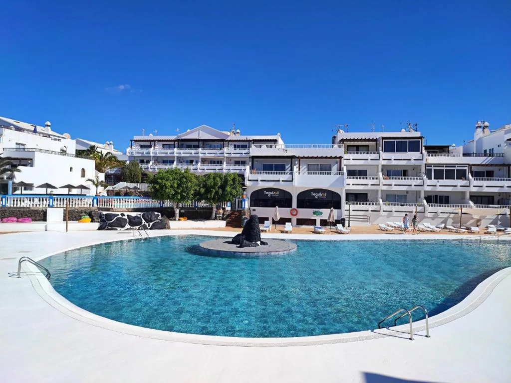Apartamento con terraza — Palmeras Apt - Pool & Terrace - next to Beach