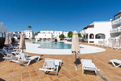 Palmeras Apt - Pool & Terrace - next to Beach — foto 7