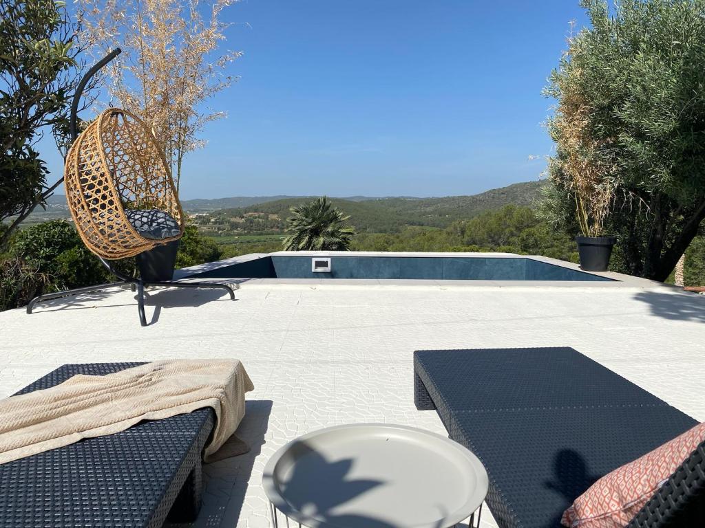 Para 12: piscina, BBQ, calma y café con vistas