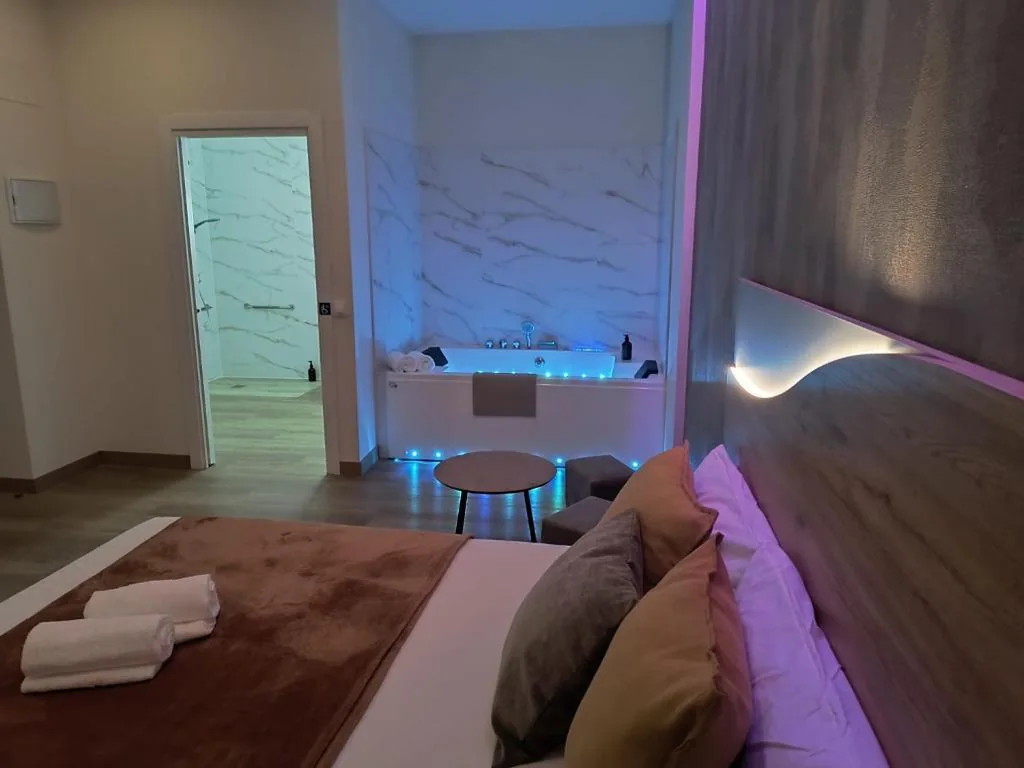 Suite Deluxe mit Whirlpool-Badewanne — Paradise Suites Madrid