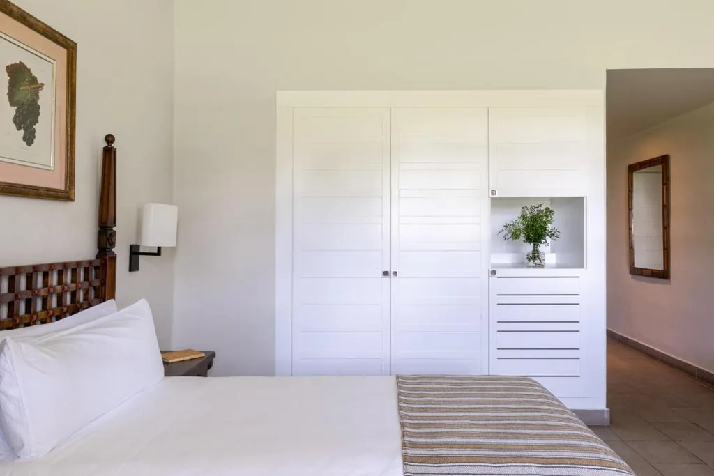 Double Room with Shower - 2 Beds — Parador de Albacete