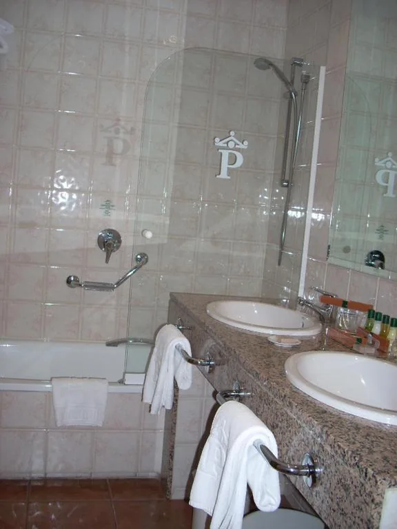 Standard-Doppelzimmer (3 Erwachsene) — Parador de Cangas de Onís