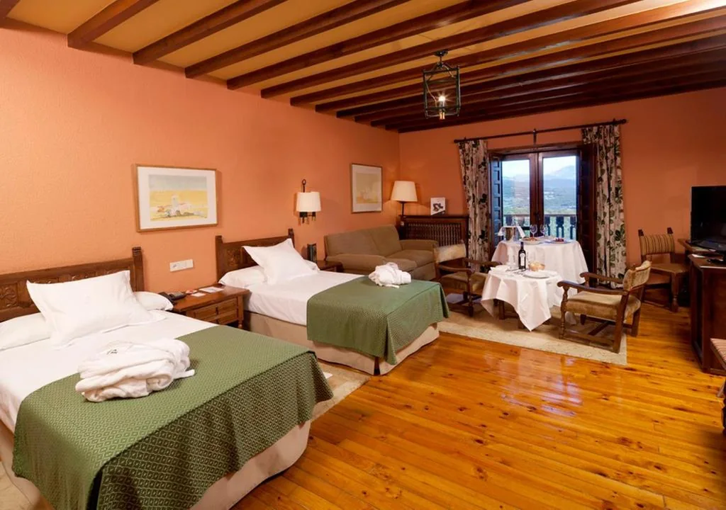 Habitación Estándar (3 adultos) — Parador de Cervera de Pisuerga
