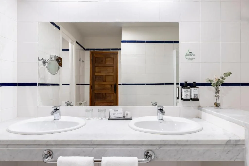 Standard Double Room — Parador de Fuente Dé
