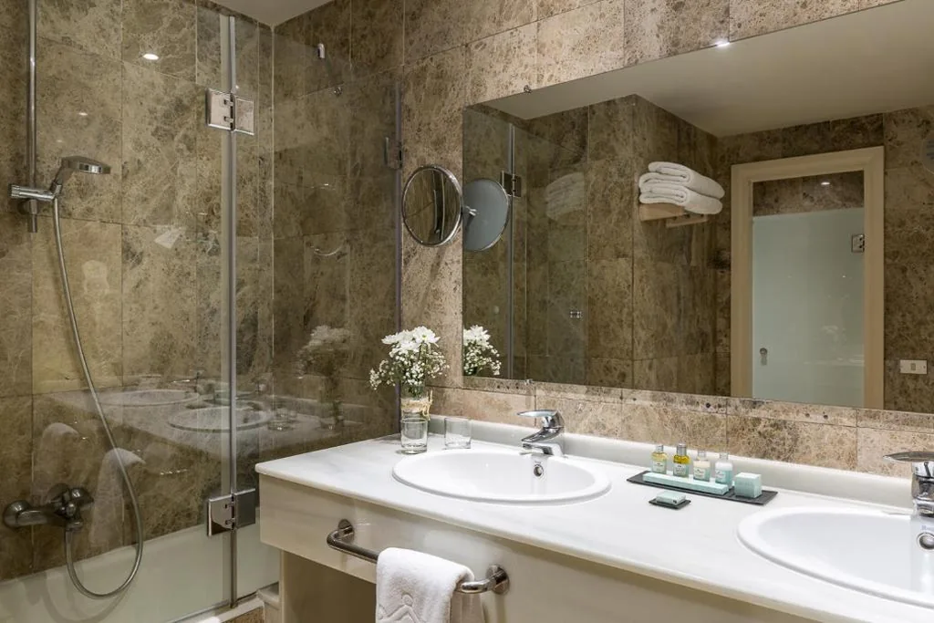 Habitación Doble Estándar (2 adultos + 1 niño) — Parador de Gijón