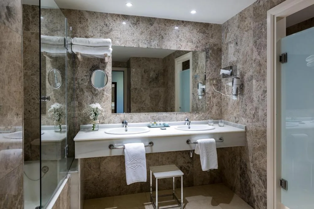 Habitación Doble Estándar (3 adultos) — Parador de Gijón
