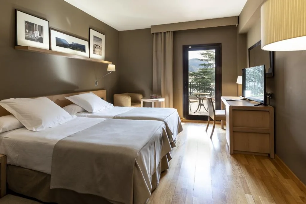 スタンダードダブルルーム — Parador De La Seu D'urgell
