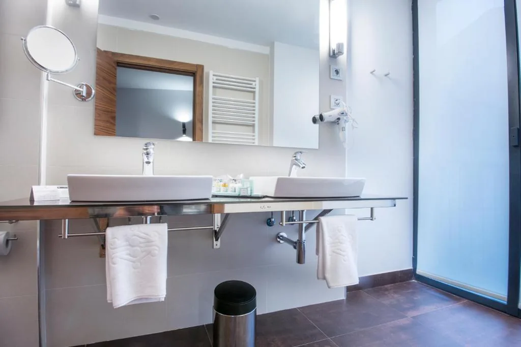 Habitación Doble Estándar (3 adultos) — Parador de Lleida