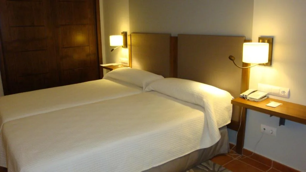 Double Room with 2 Beds (2 Adults + 1 Child) — Parador de Lorca