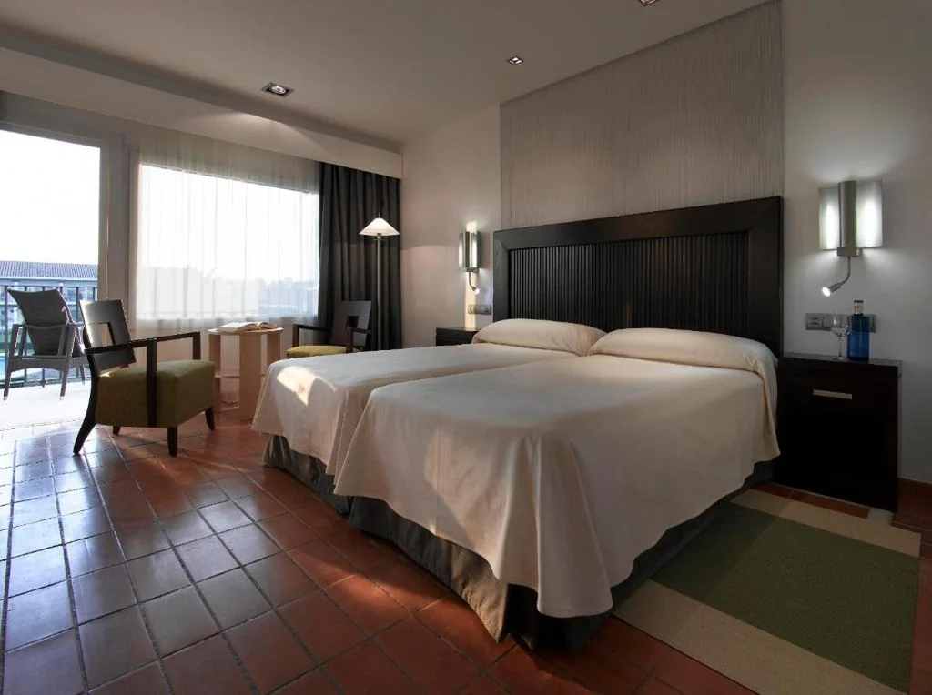 Chambre Double Standard (3 adultes) — Parador de Málaga Golf