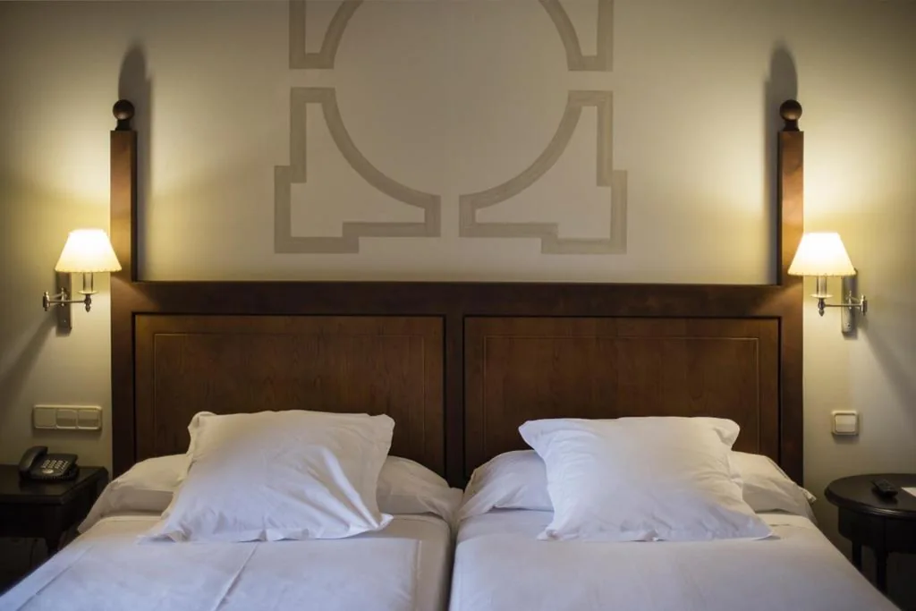 Habitación Doble Estándar (2 adultos + 1 niño) — Parador de Monforte de Lemos