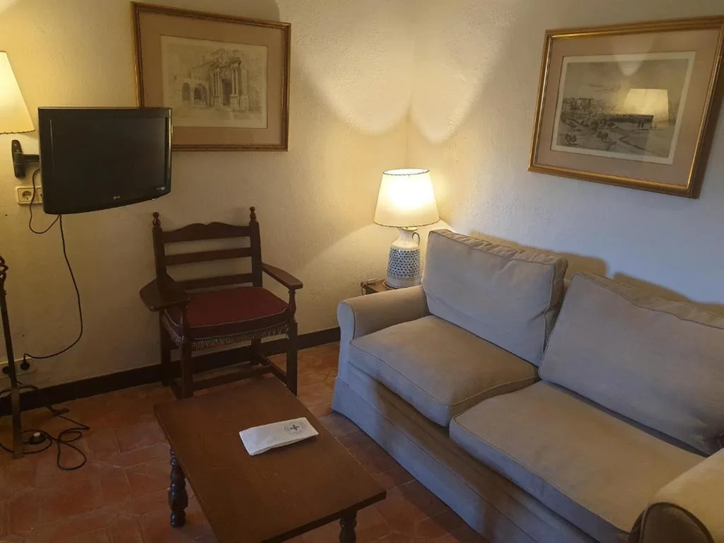 Standaard tweepersoonskamer (2 volwassenen + 1 kind) — Parador de Plasencia