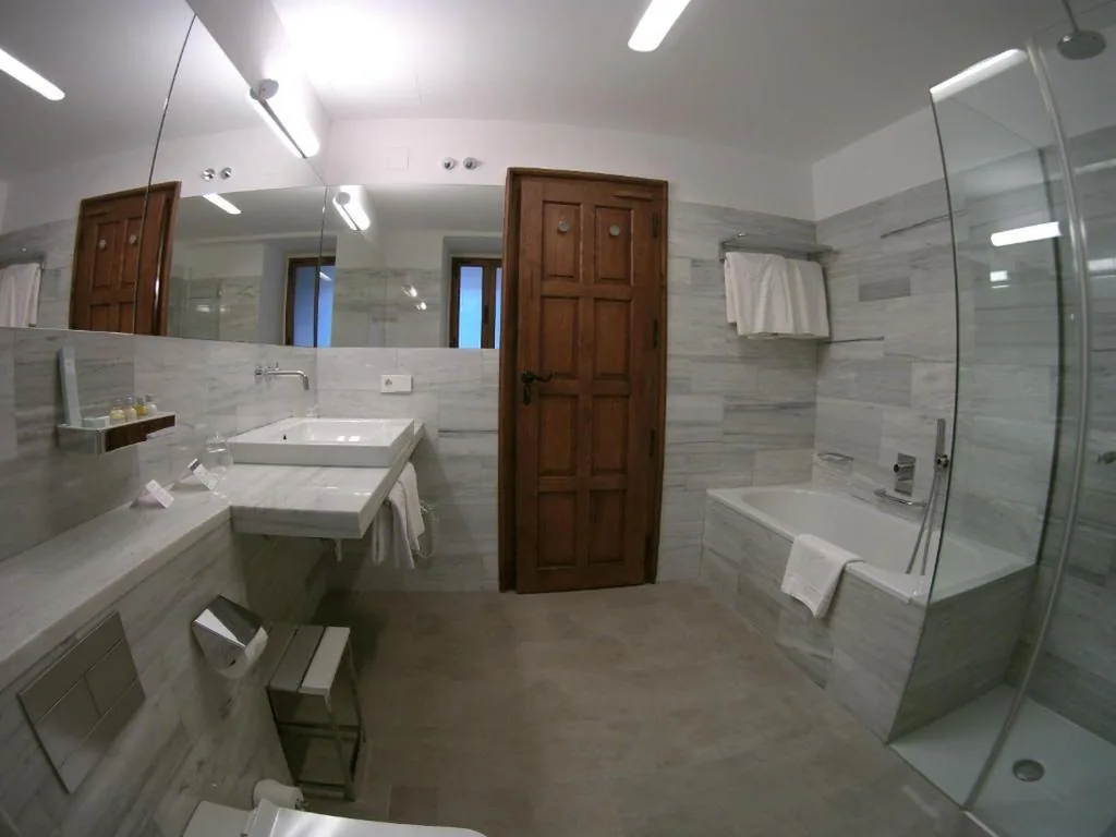 Camera doppia standard (3 adulti) — Parador de Santiago - Hostal Reis Catolicos