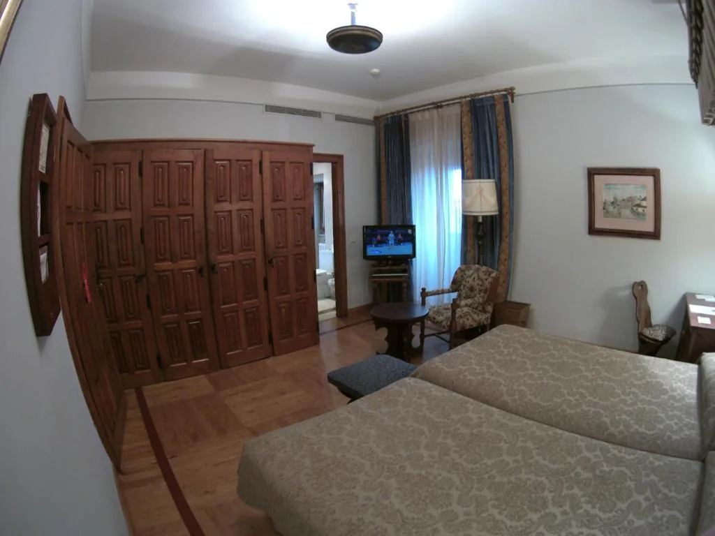 Camera doppia standard — Parador de Santiago - Hostal Reis Catolicos