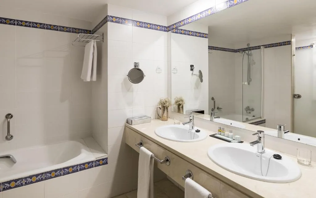 Habitación Doble Estándar (3 adultos) — Parador de Siguenza