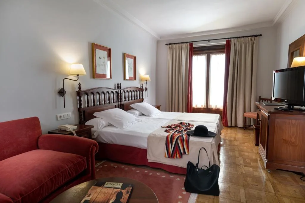 Habitación Doble Estándar (3 adultos) — Parador de Tordesillas