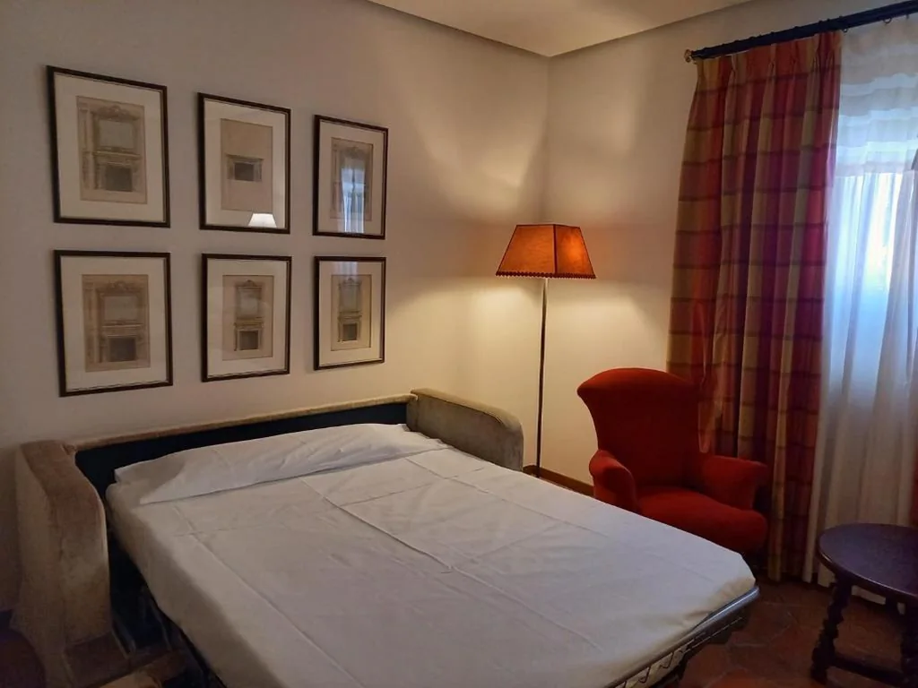 Chambre double avec lit d’appoint - 1 ou 2 lits (2 adultes + 1 enfant) — Parador de Zafra