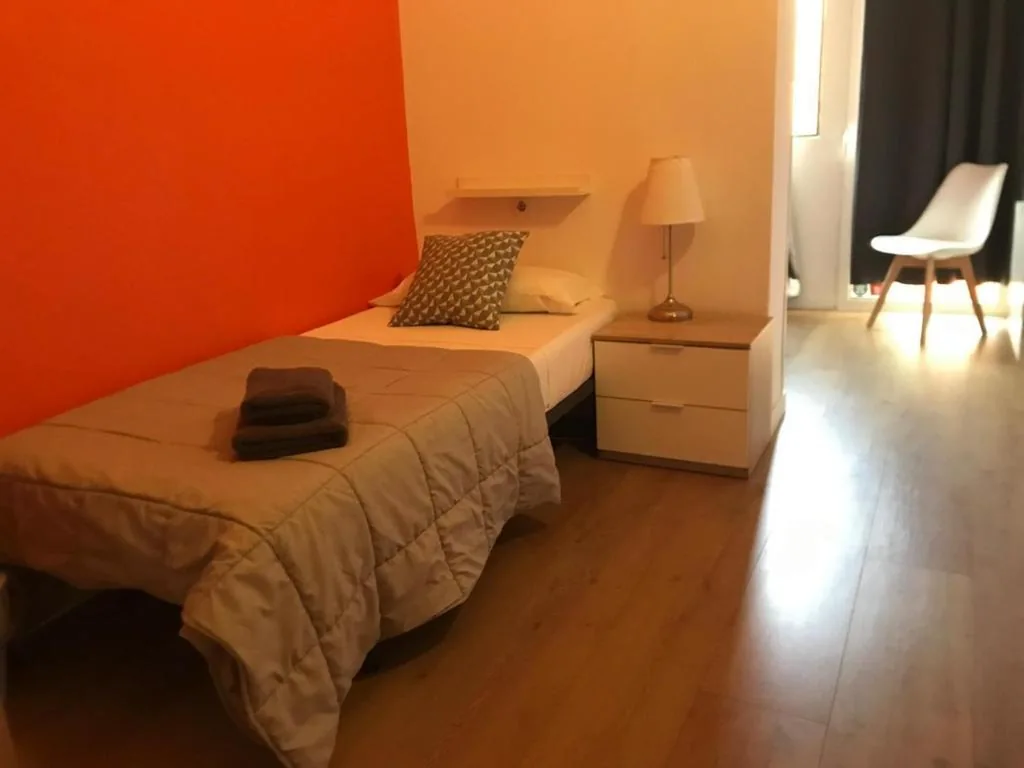 Doppelzimmer mit Gemeinschaftsbad – 2 Betten — Paraiso Hostel
