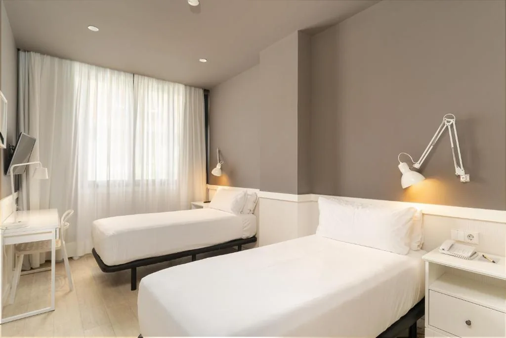 Doppelzimmer – 1 oder 2 Betten — Paral·lel