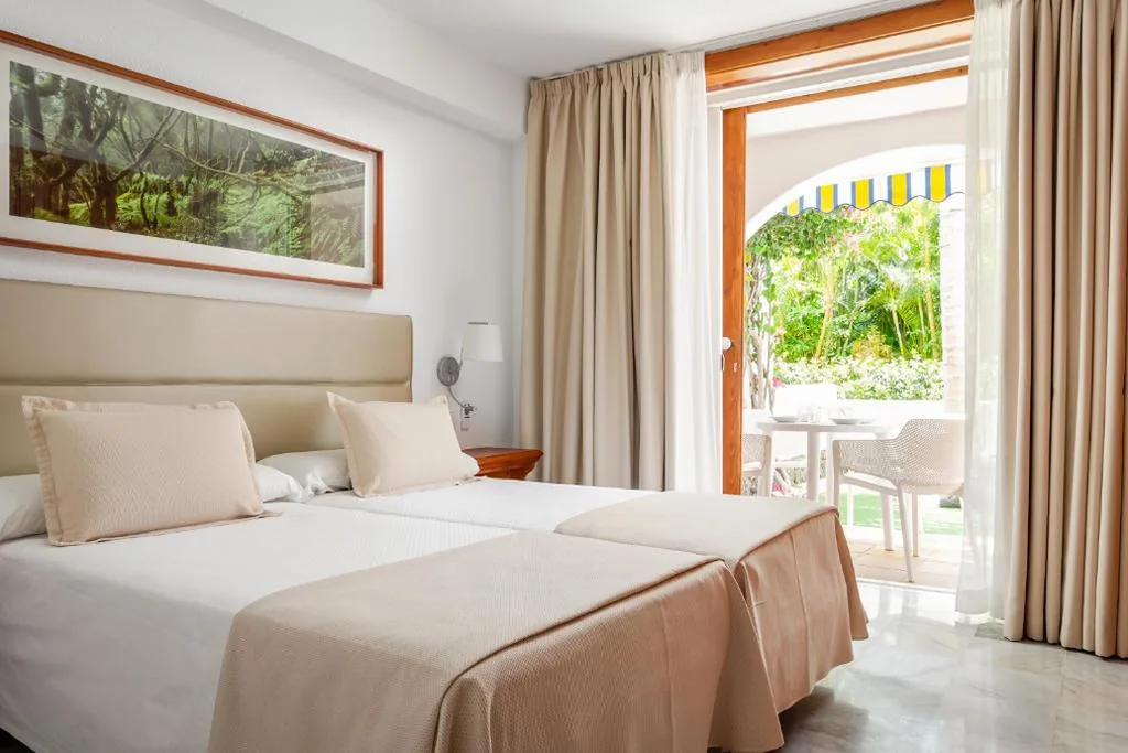 Superior-Apartment mit 1 Schlafzimmer und Gartenzugang — Parque Santiago III Official