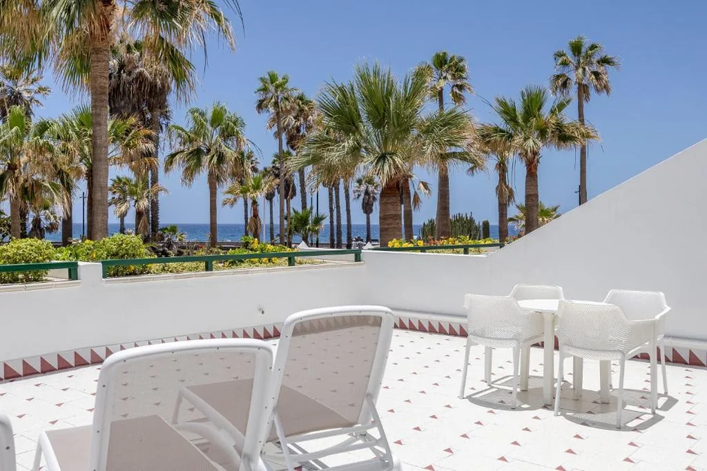 Apartamento Clásico de 2 dormitorios con vistas al mar — Parque Santiago IV Official