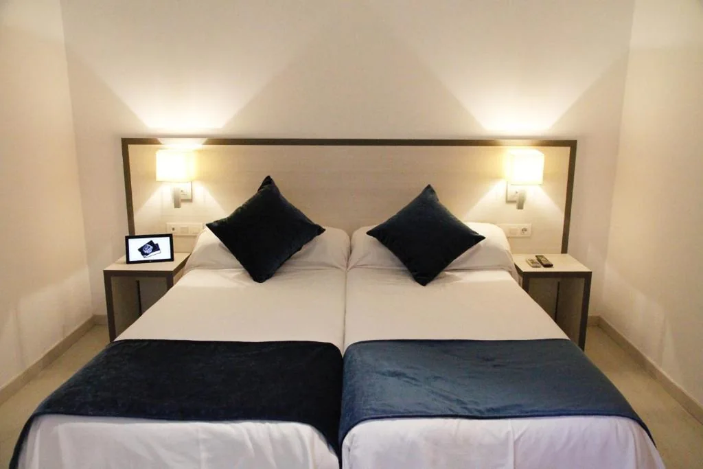 Camera Tripla — Parrots Sitges Hotel