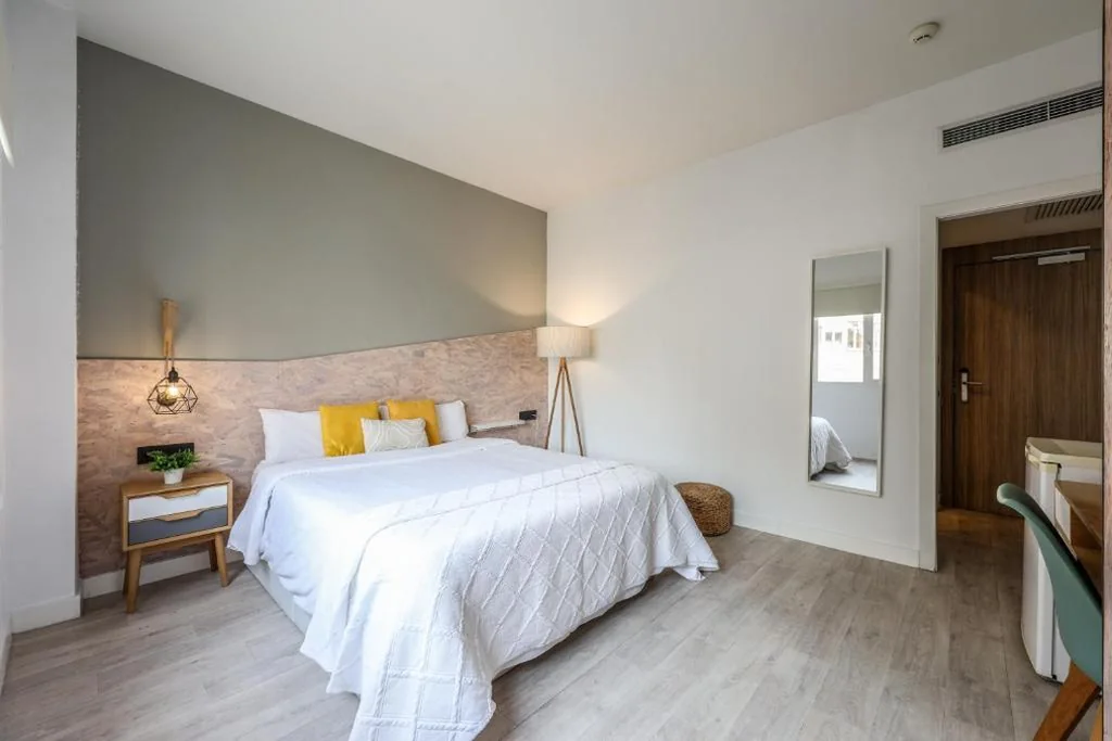 Quarto Duplo — Password to Madrid Atocha Rio