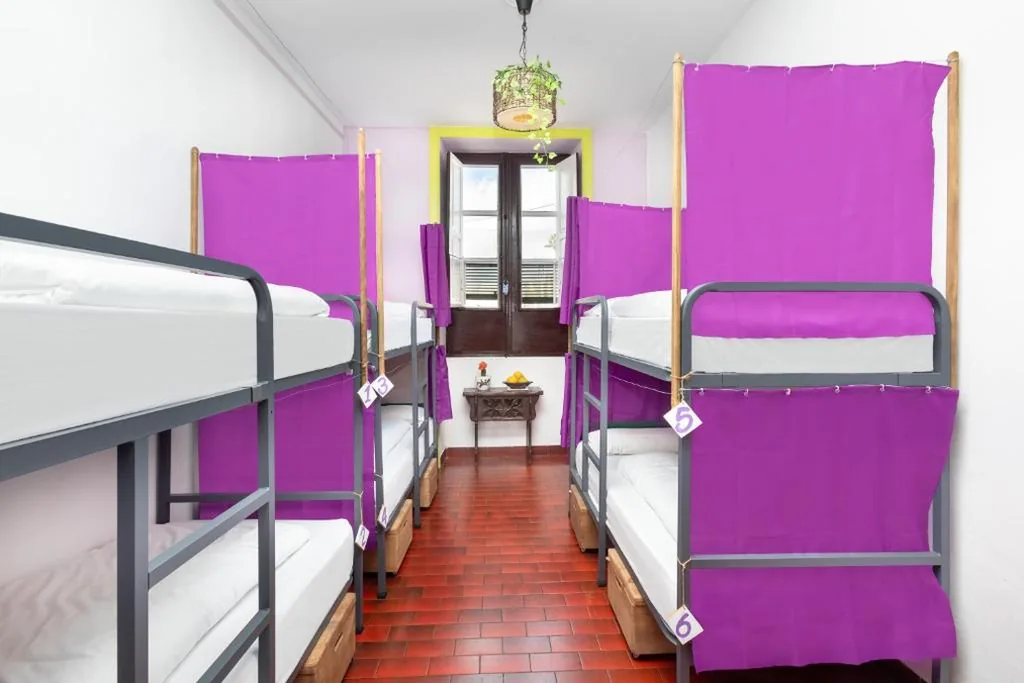 Bed in gemengde slaapzaal met 6 bedden — Patio Hostel