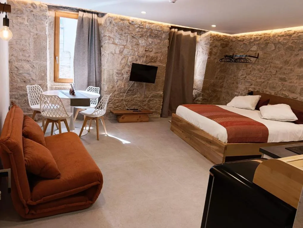 Estudio - Adaptado para personas con movilidad reducida — Patio y Calados Rioja Suites AT - Piscina en lago histórico & calados subterráneos