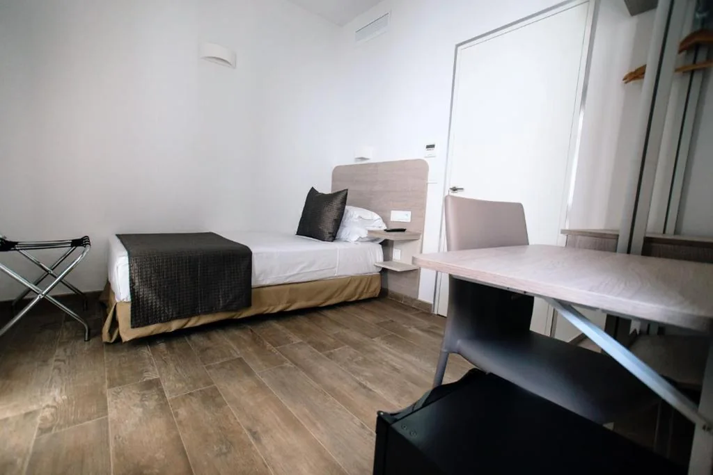 Quarto Individual Standard — Patios del Orfebre
