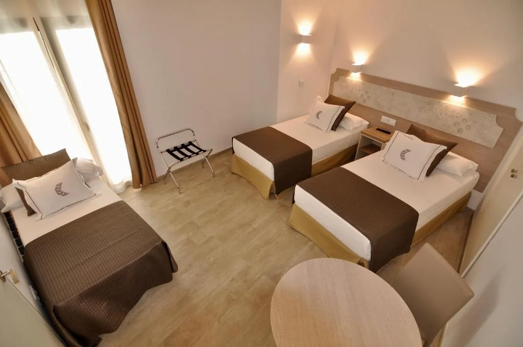 Quarto Triplo — Patios del Orfebre