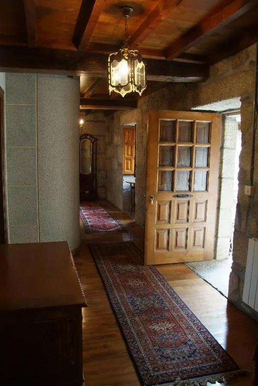 Habitación con cama extragrande. — Pazo de Turbisquedo