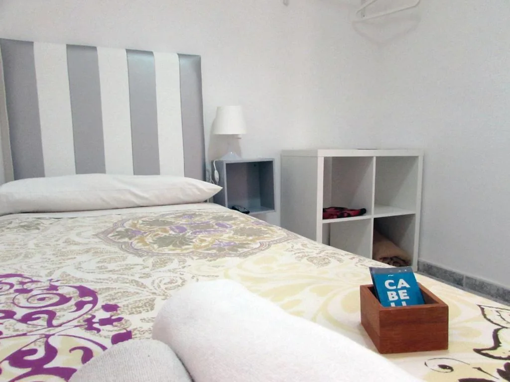 Single Room with Shared Bathroom — Pensió Cerdanya