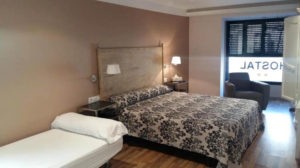 Quarto Familiar com casa de banho — Pensió Rosa Dels Vents