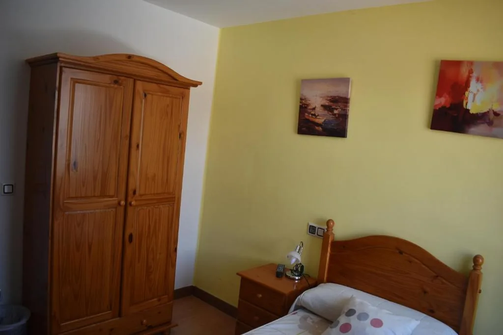Habitación Individual con baño privado externo — Pensión 15 de Mayo