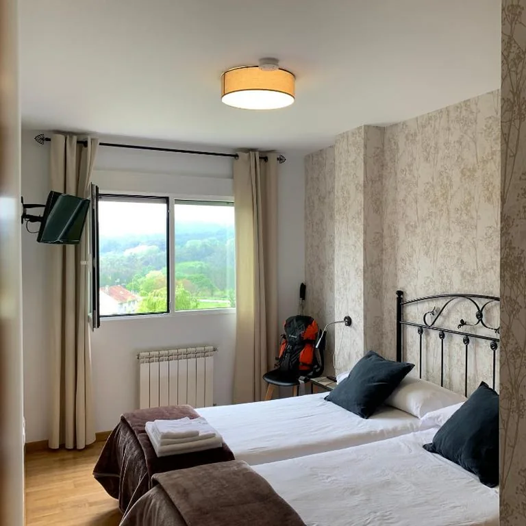 Doppelzimmer mit eigenem Bad - 2 Betten — Pension 23-Vinte e Tres