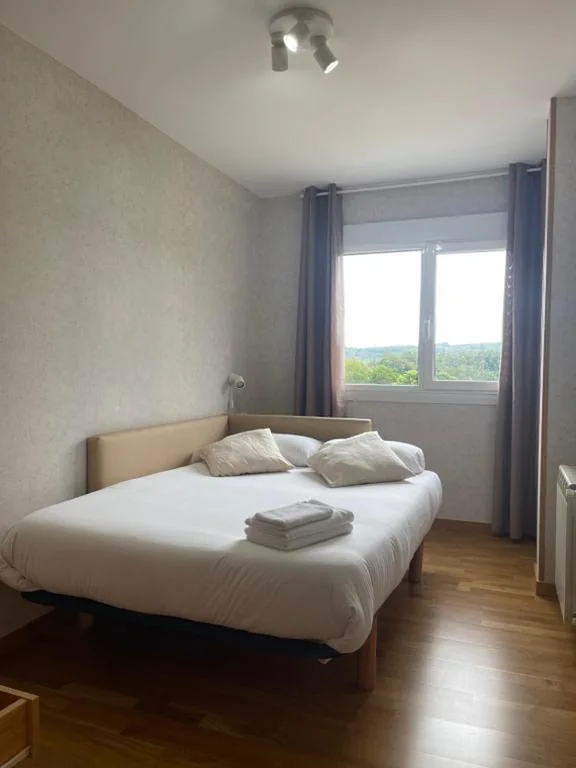 Kleines Doppelzimmer mit Gemeinschaftsbad — Pension 23-Vinte e Tres