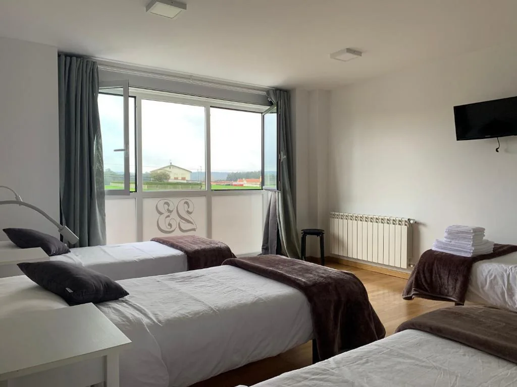 Familienzimmer mit Gemeinschaftsbad — Pension 23-Vinte e Tres