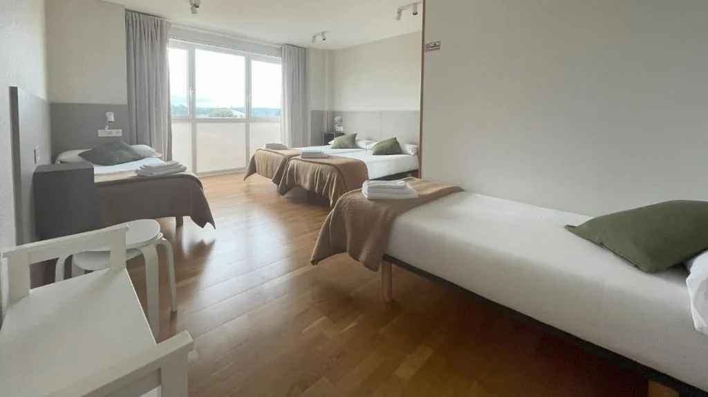 Dreibettzimmer mit Gemeinschaftsbad — Pension 23-Vinte e Tres